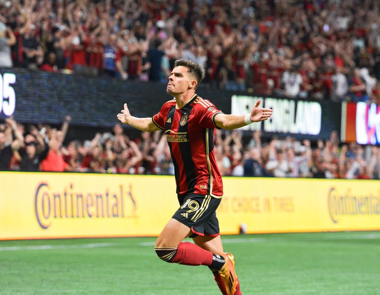 Miguel Berry signs for Charleston Battery